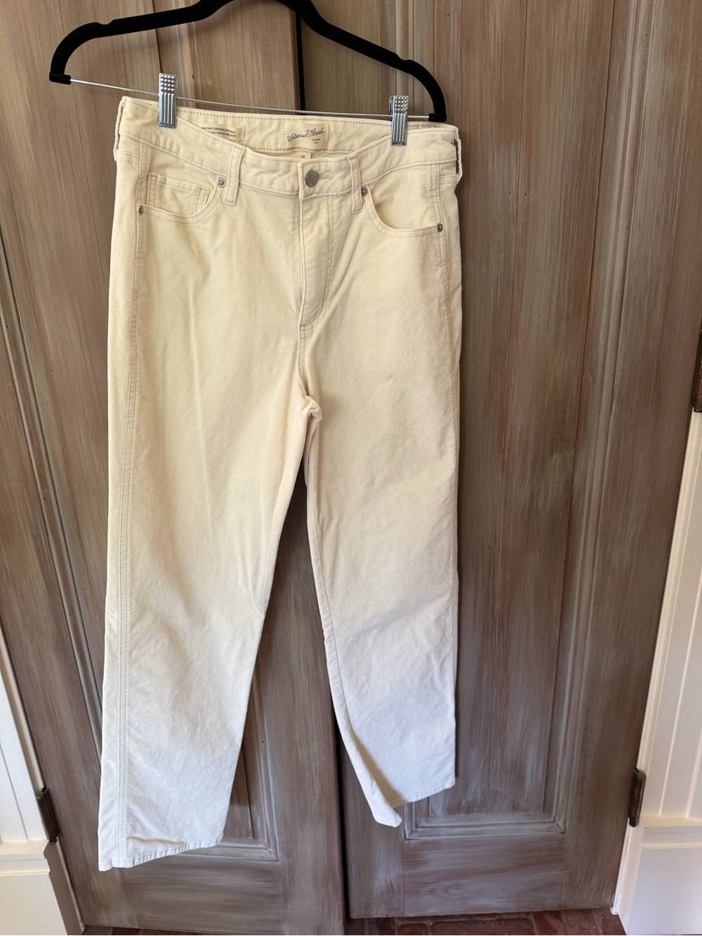 Universal Thread Cream Straight-Leg Jeans